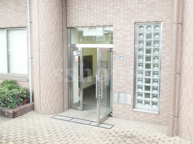 エントランス　建物入口です☆