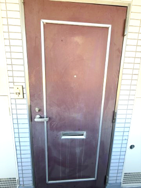 玄関　※写真は別室です