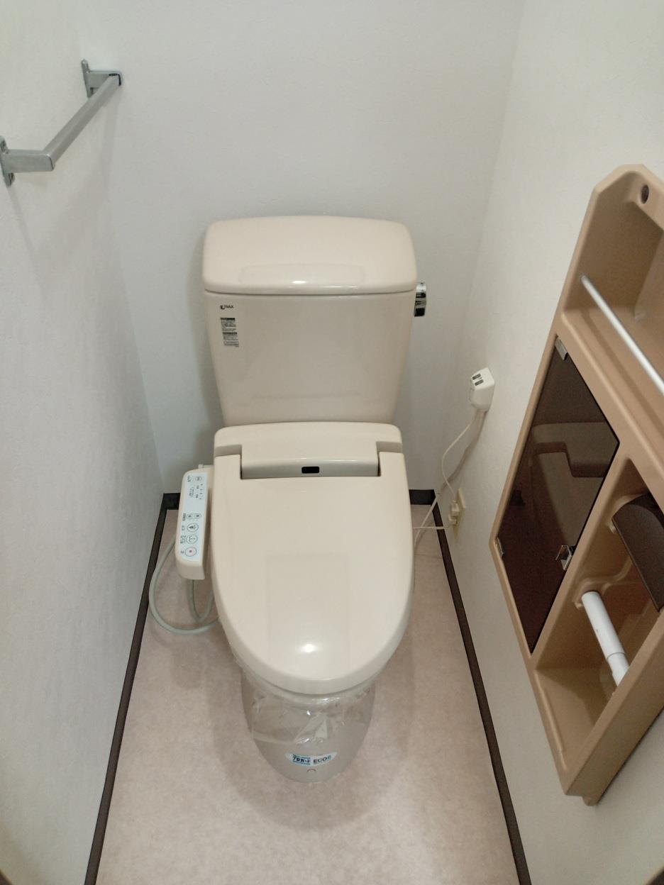 トイレ　ウォシュレット付です。