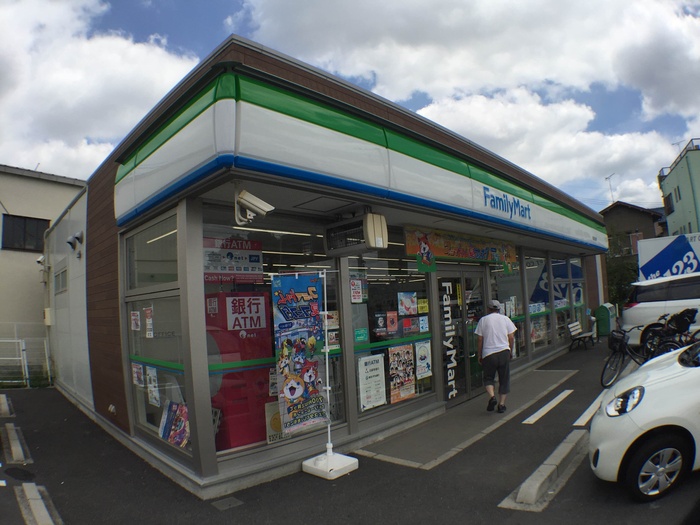 コンビニ　ファミリーマート（コンビニ）まで497m