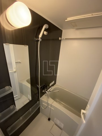 バス・シャワールーム　コンフォリア心斎橋EAST　浴室