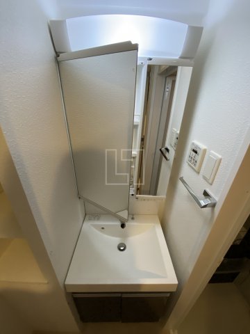 洗面設備　コンフォリア心斎橋EAST　独立洗面台