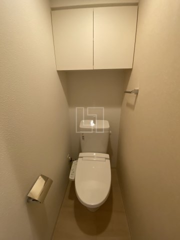 トイレ　コンフォリア心斎橋EAST　温水洗浄便座