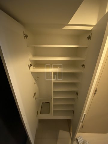 収納　コンフォリア心斎橋EAST　シューズボックス