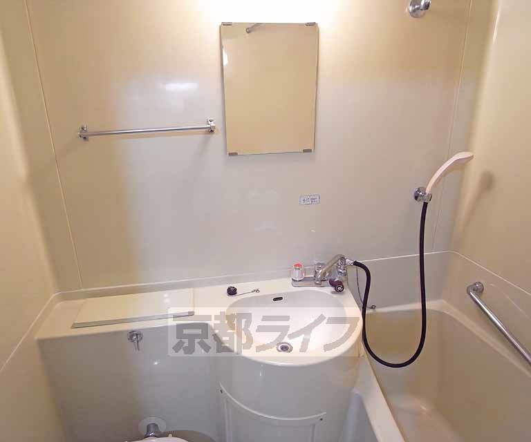 洗面設備　朝のＳＥＴも置けます。