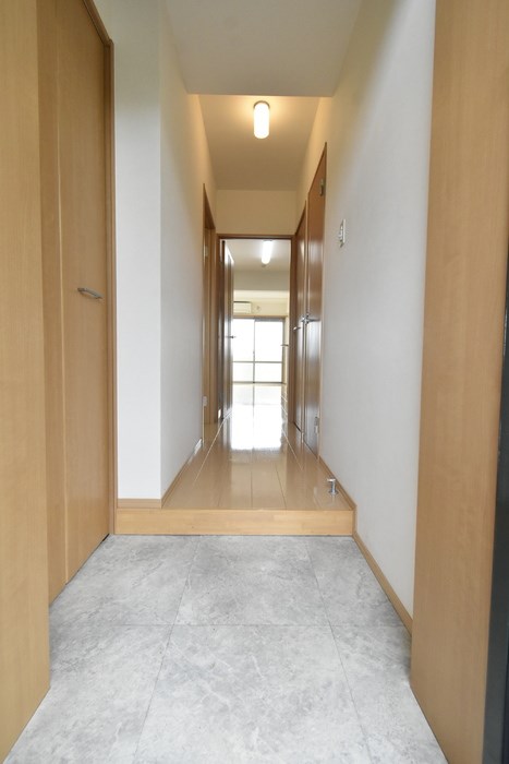 玄関　※別部屋参考写真