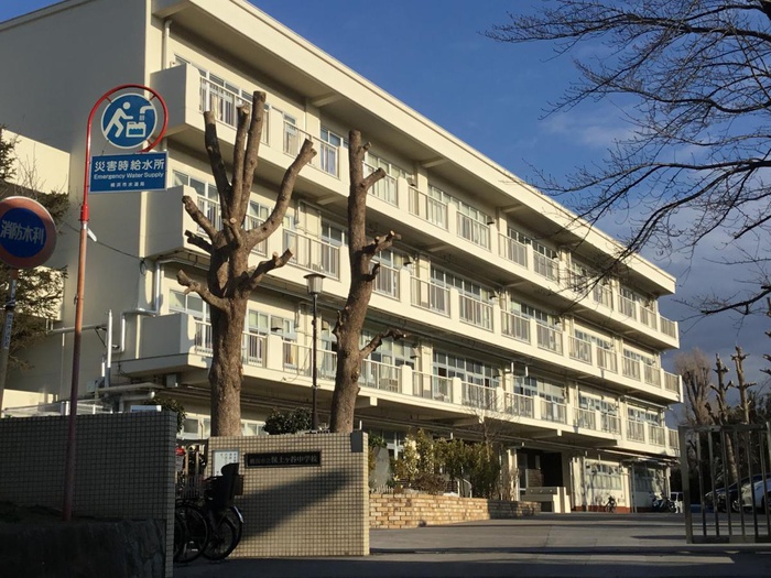 中学校　保土ケ谷中学校（中学校）まで700m