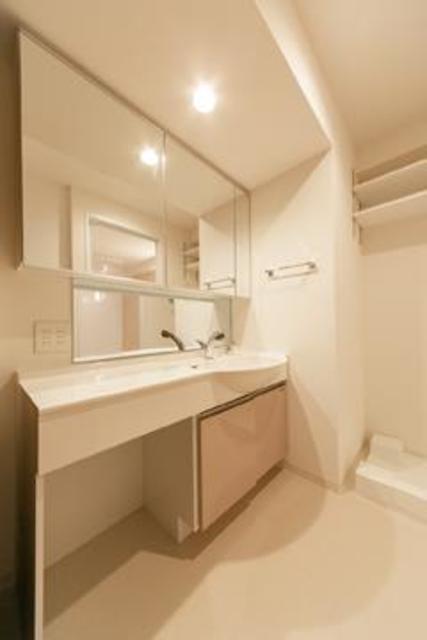 洗面設備　※写真は同タイプ住戸です。