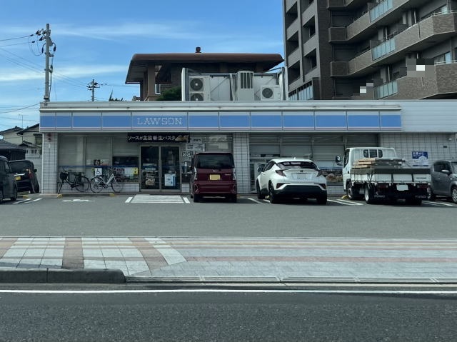 コンビニ　ローソン 和歌山西高松一丁目店様（コンビニ）まで662m
