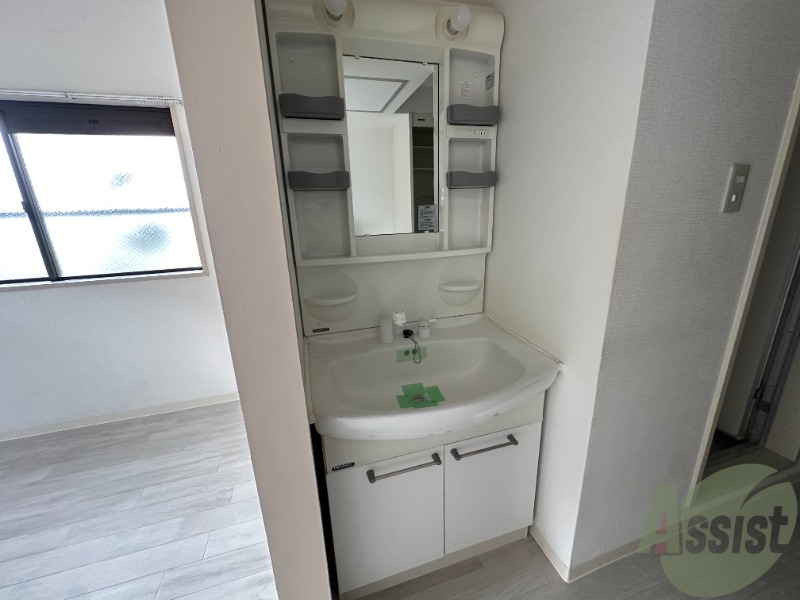 洗面設備　洗面台は独立しているので使いやすそうです。