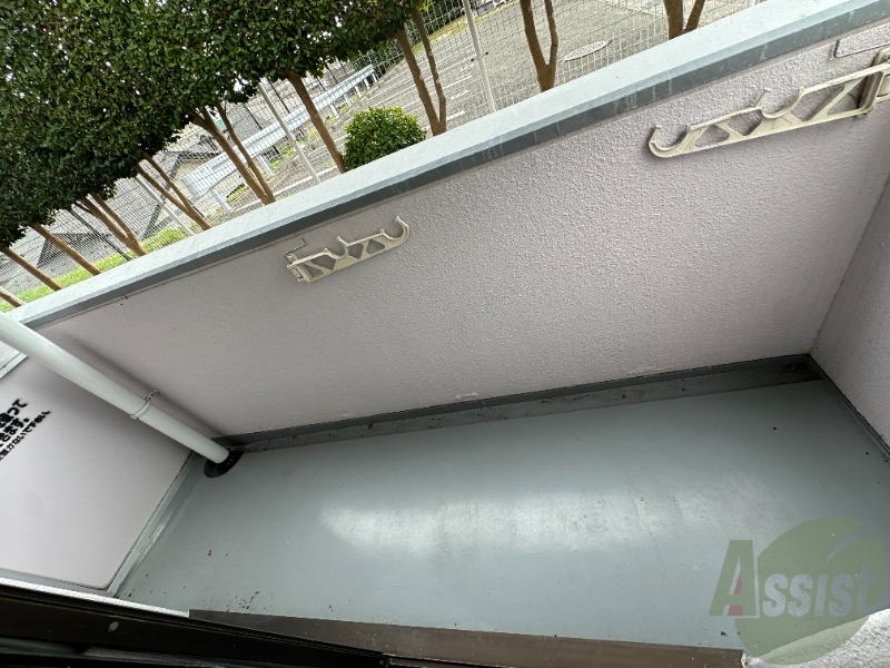 バルコニー　バルコニーは幅があり、広い印象を受けました。