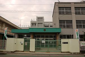 小学校　大阪市立喜連小学校（小学校）まで430m