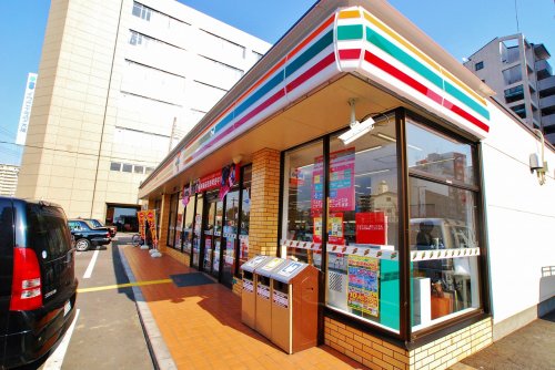 コンビニ　セブン‐イレブン 大阪元町３丁目店（コンビニ）まで193m