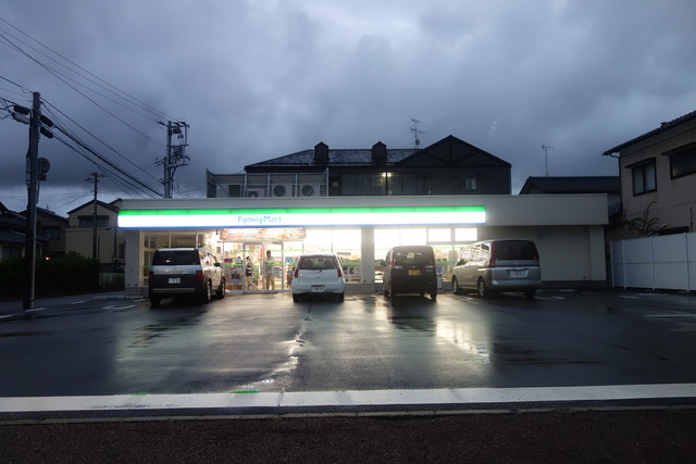 コンビニ　ファミリーマート新潟関屋昭和町店（コンビニ）まで395m