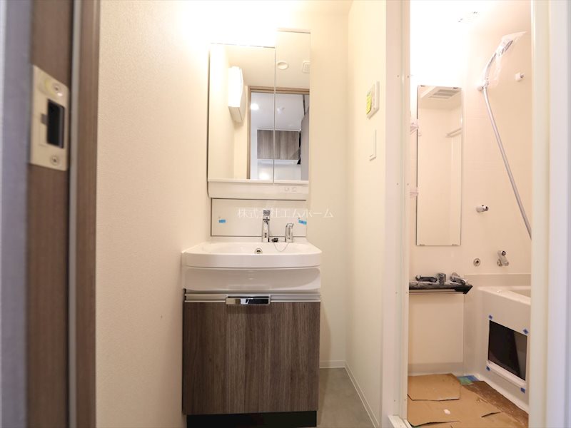 洗面設備　脱衣所　独立洗面台（シャンプードレッサー付）