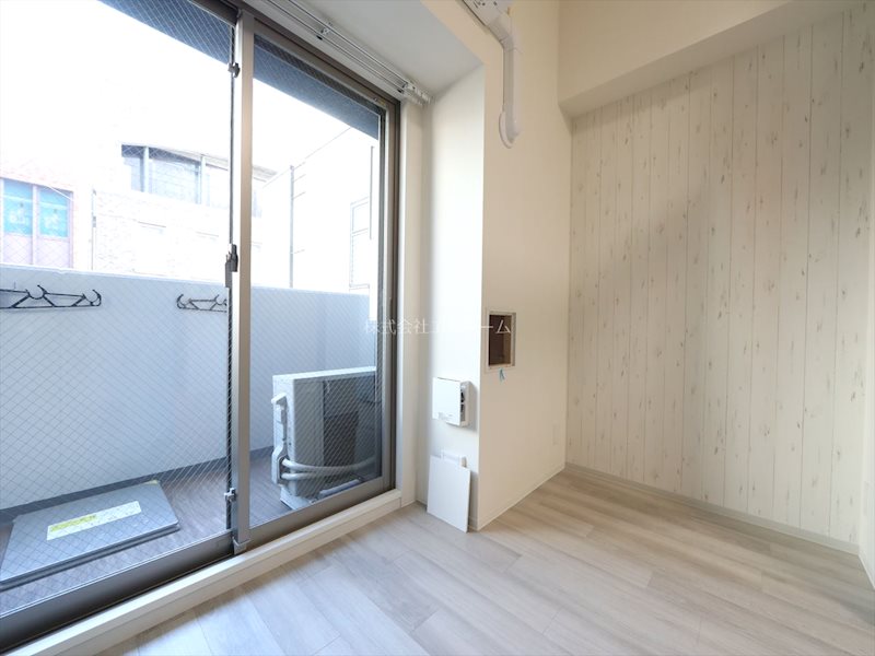 バルコニー　洋室3.5帖　エアコン付　バルコニーに面しています