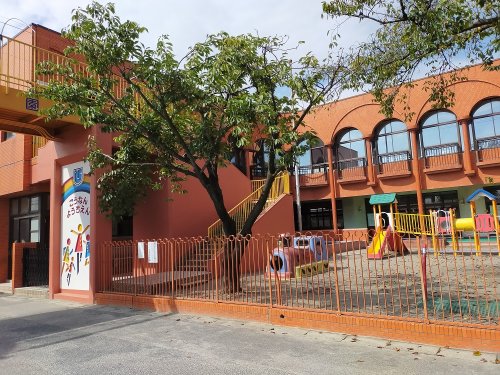 幼稚園・保育園　江南幼稚園（幼稚園・保育園）まで1069m