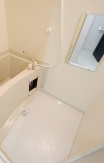 バス・シャワールーム　別部屋参考写真となります