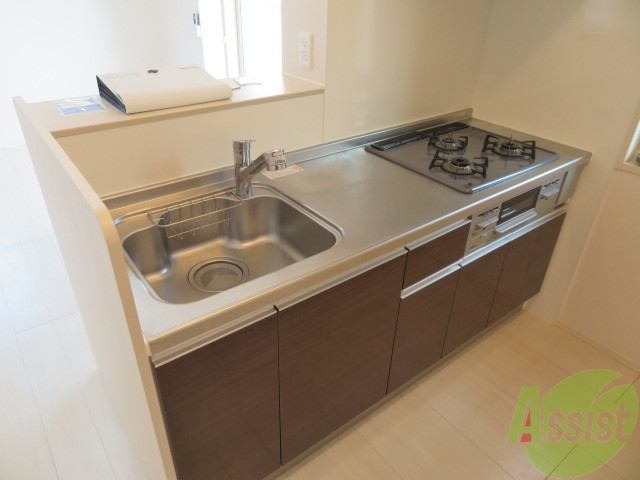 キッチン　ガスコンロが設置されています。これですぐ使えますね。