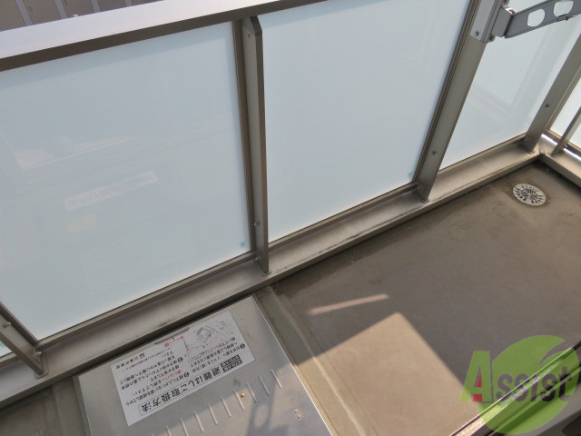 バルコニー　洗濯物がたくさん干せるバルコニーで嬉しいですね。