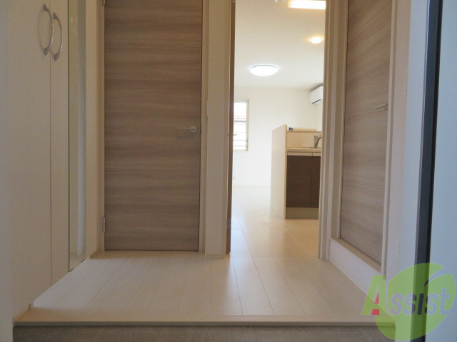 玄関　玄関から撮影してみました。開放感がありますね。