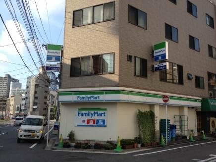 コンビニ　ファミリーマート西平塚町店（コンビニ）まで559m