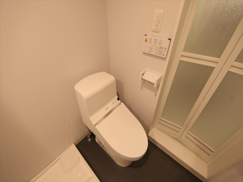 トイレ　温水洗浄暖房便座付トイレ
