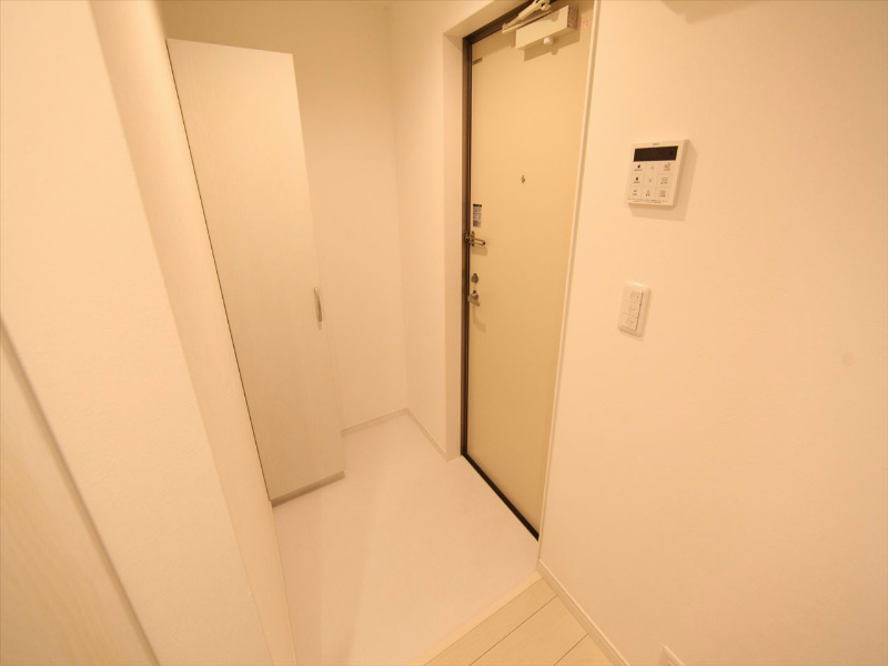 玄関　玄関　シューズボックス付（収納充実してます）