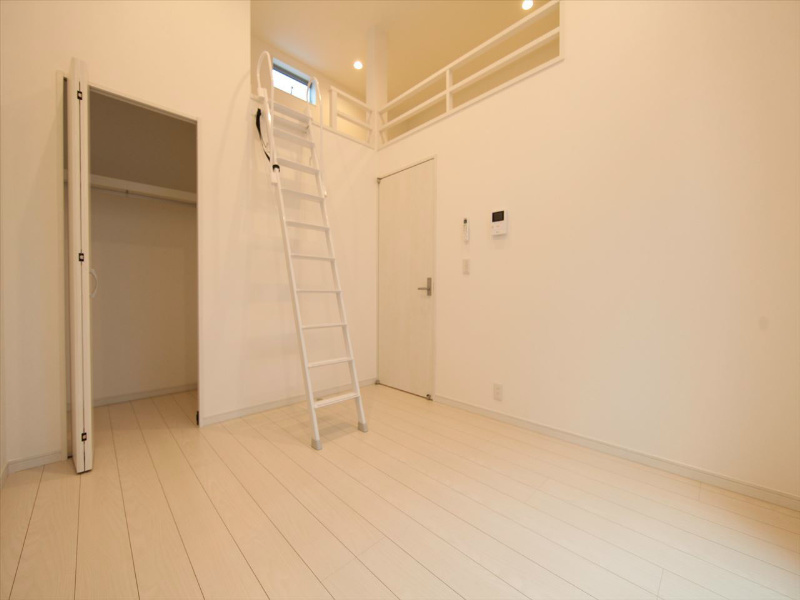 居室・リビング　洋室5.5帖　ロフト5.3帖（収納でもお部屋でも使えます）