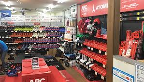 ショッピングセンター　石井スポーツカンダコンペカン（ショッピングセンター）まで381m