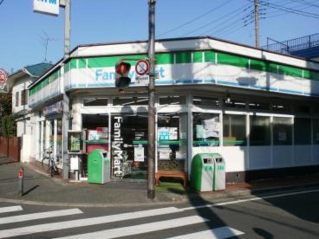 コンビニ　ファミリーマート東伏見駅前店（コンビニ）まで128m