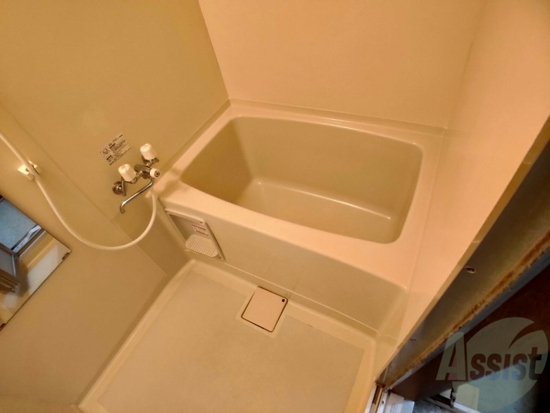 バス・シャワールーム　お風呂になります。一日の疲れを癒してくださいね。