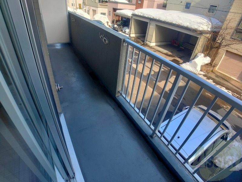 バルコニー　バルコニーは幅があり、広い印象を受けました。