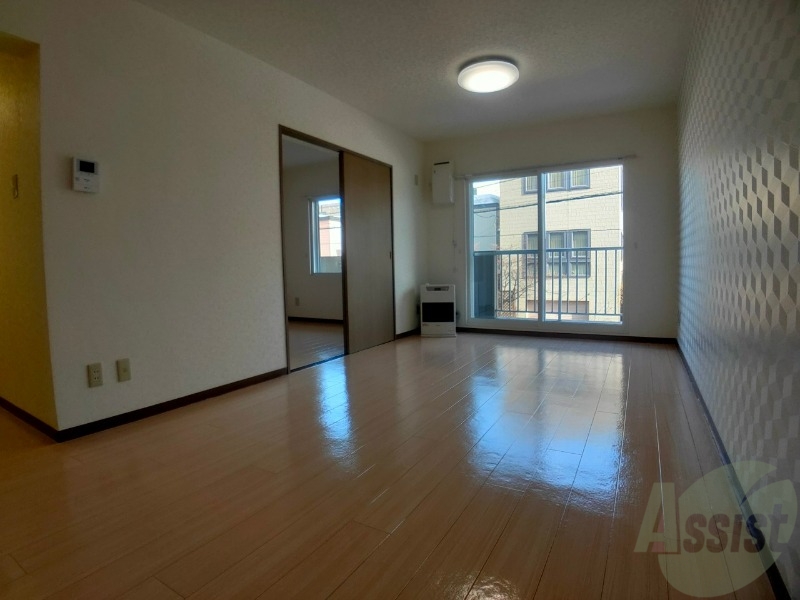 居室・リビング　広くてキレイなお部屋が広がっていて、充実した生活が送れそう。