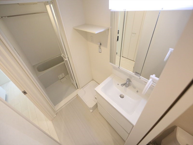 洗面設備　脱衣所　独立洗面台（シャンプードレッサー付）同型写真