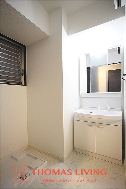 洗面設備　反転タイプの写真です。