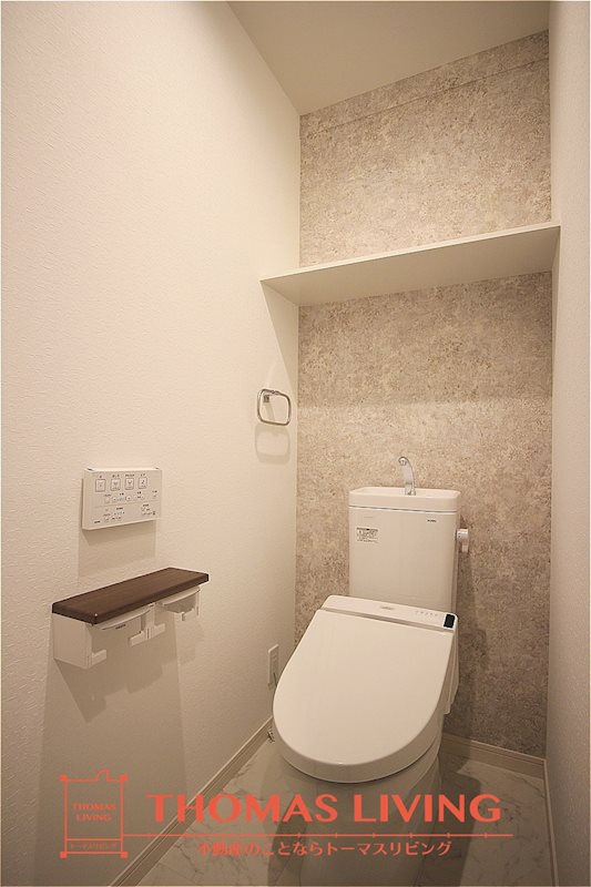 トイレ　反転タイプの写真です。