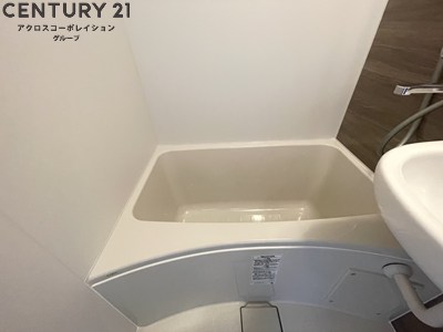 バス・シャワールーム　シンプルなユニットタイプの浴室です