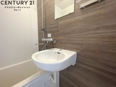 洗面設備　浴室内に洗面台があります