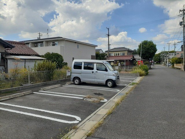 駐車場　駐車場に車を止められます