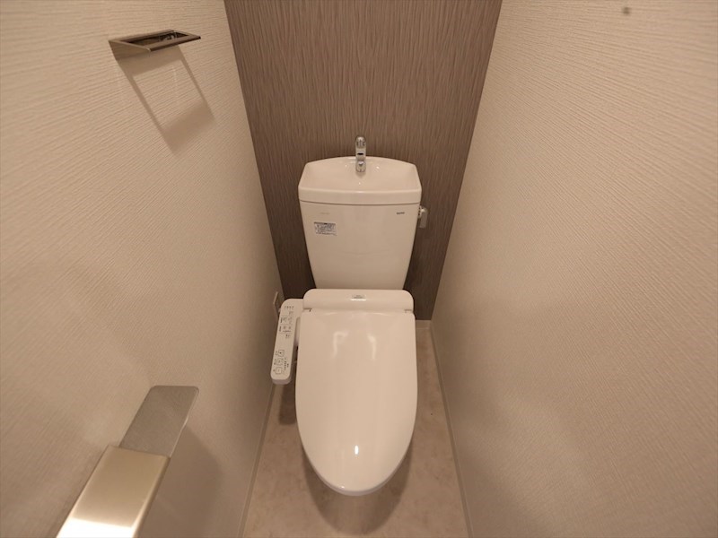 トイレ　温水洗浄暖房便座付トイレ