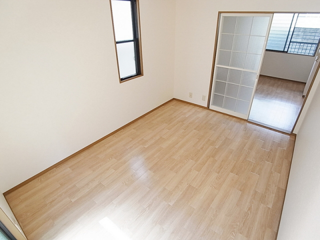 その他部屋・スペース　２面採光の明るい室内です