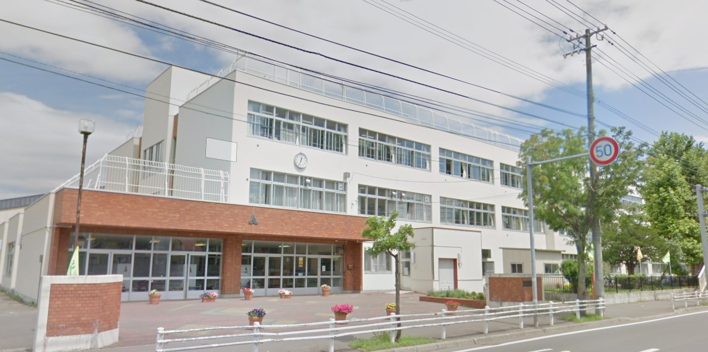 小学校　札幌市立宮の森小学校（小学校）まで527m