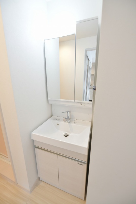 洗面設備　同シリーズ類似