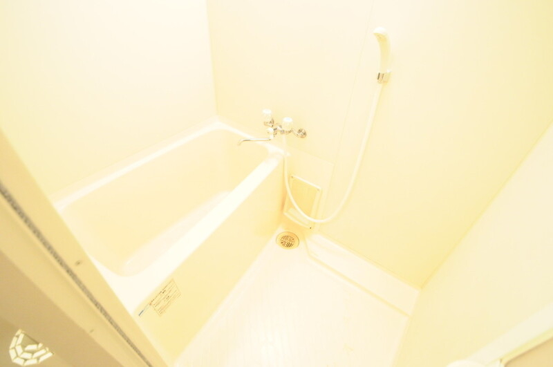 バス・シャワールーム　一日の疲れを洗い流す大切な空間。ゆったりくつろいでください。