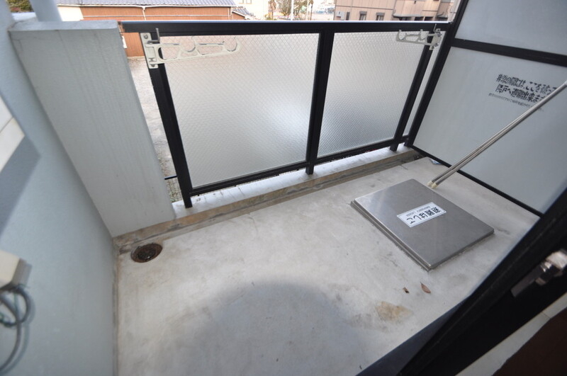 バルコニー　バルコニーは陽当たりが良く、洗濯物も気持ち良く乾きます。