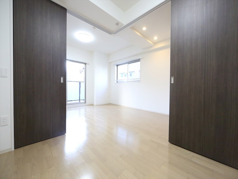 その他　ＬＤＫ11.8帖　洋室4.5帖　つなげても仕切っても使えます