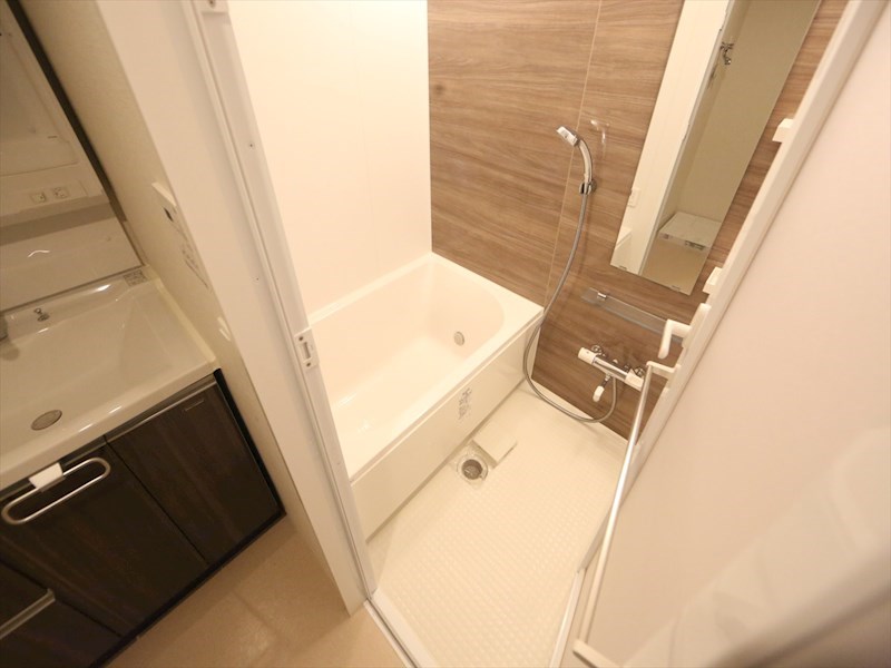 バス・シャワールーム　浴室暖房乾燥機付　追い焚き・オートバス機能付お風呂