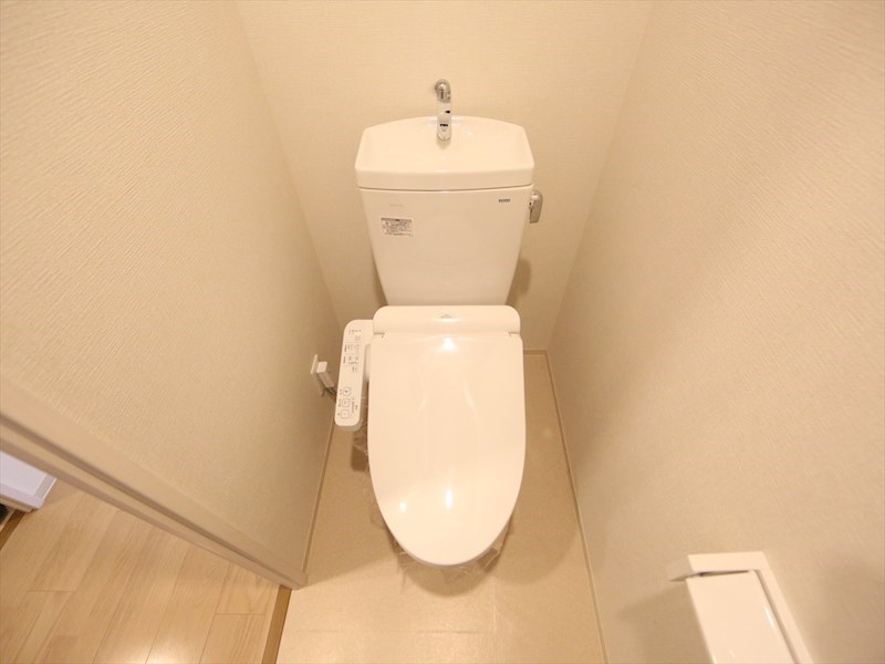 トイレ　温水洗浄暖房便座付トイレ