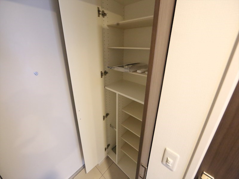 玄関　玄関　シューズボックス付（収納充実してます）